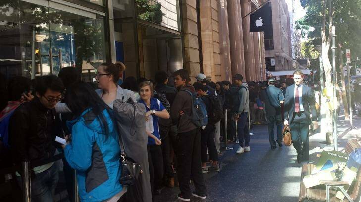 Apple fans are patiently waiting to buy an iPhone 6. Photo: Kristian Silva