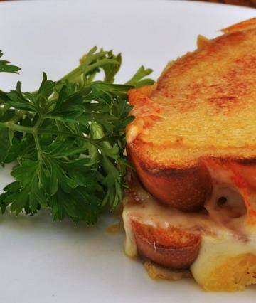There's no aphrodisiac quite like it: grilled cheese. Photo: Bert Wagner CC BY 2.0
