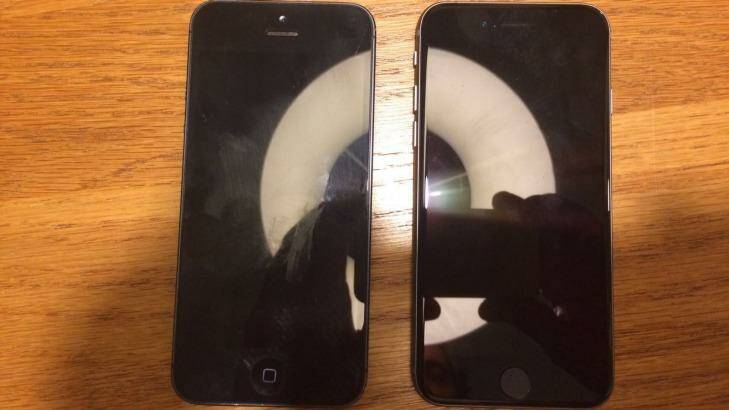 A supposed iPhone 5se, right, next to an iPhone 5. Photo: onemorething.nl