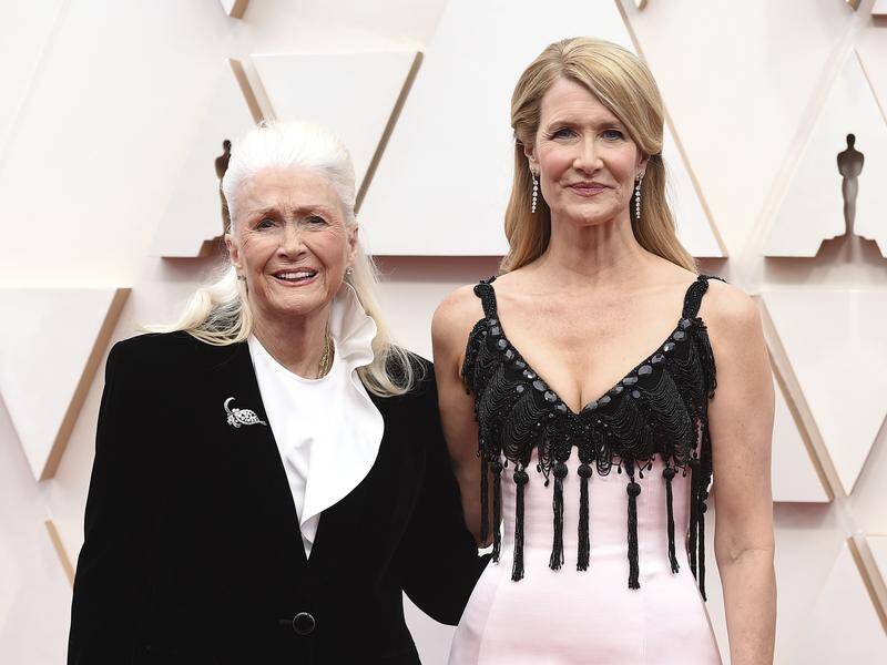Laura Dern (R) took her mother actress Diane Ladd to the Oscars, as she did in the 1990s.