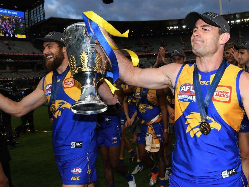 Josh Kennedy (l) and Shannon Hurn (r) have signed new contracts with the West Coast Eagles.