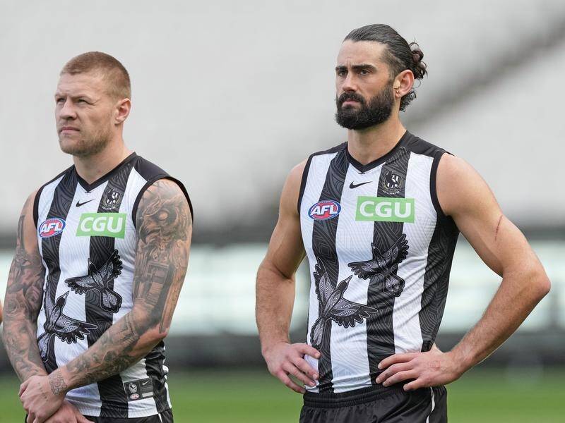 Brodie Grundy (r) has backed Collingwood's decision to stand down teammate Jordan de Goey.