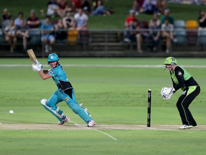 Brisbane Heat's Beth Mooney hit 14 fours and a six in her knock of 102 off 55 balls against Thunder.
